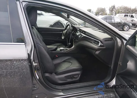 2018 Toyota Camry Xse z USA, uszkodzony, nr VIN 4T1B61HK4JU519027